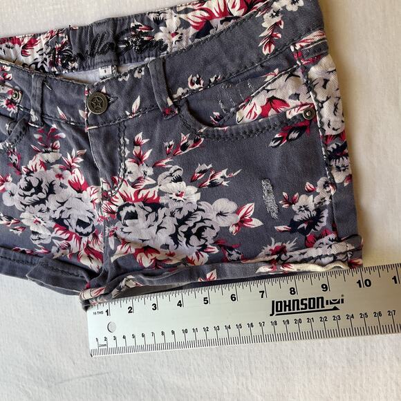 Vanilla Star Women Shorts Size 9 Blue Embroidery Floral Twill 1.5” Inseam - Picture 5 of 10